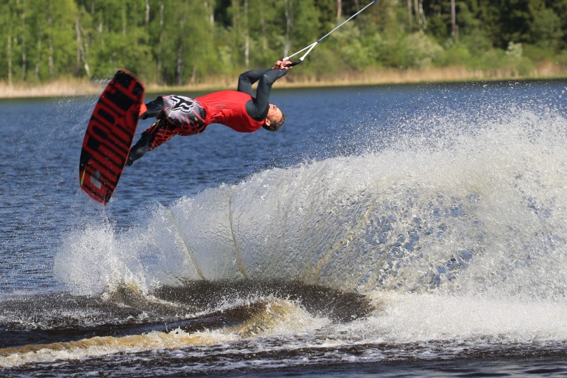 Cable wake